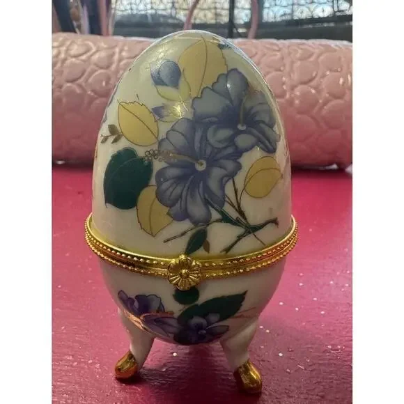 TRINKET BOX White Porcelain Egg Shaped Footed Gold Design w/ Baby Blue Center‎ - Picture 3 of 5